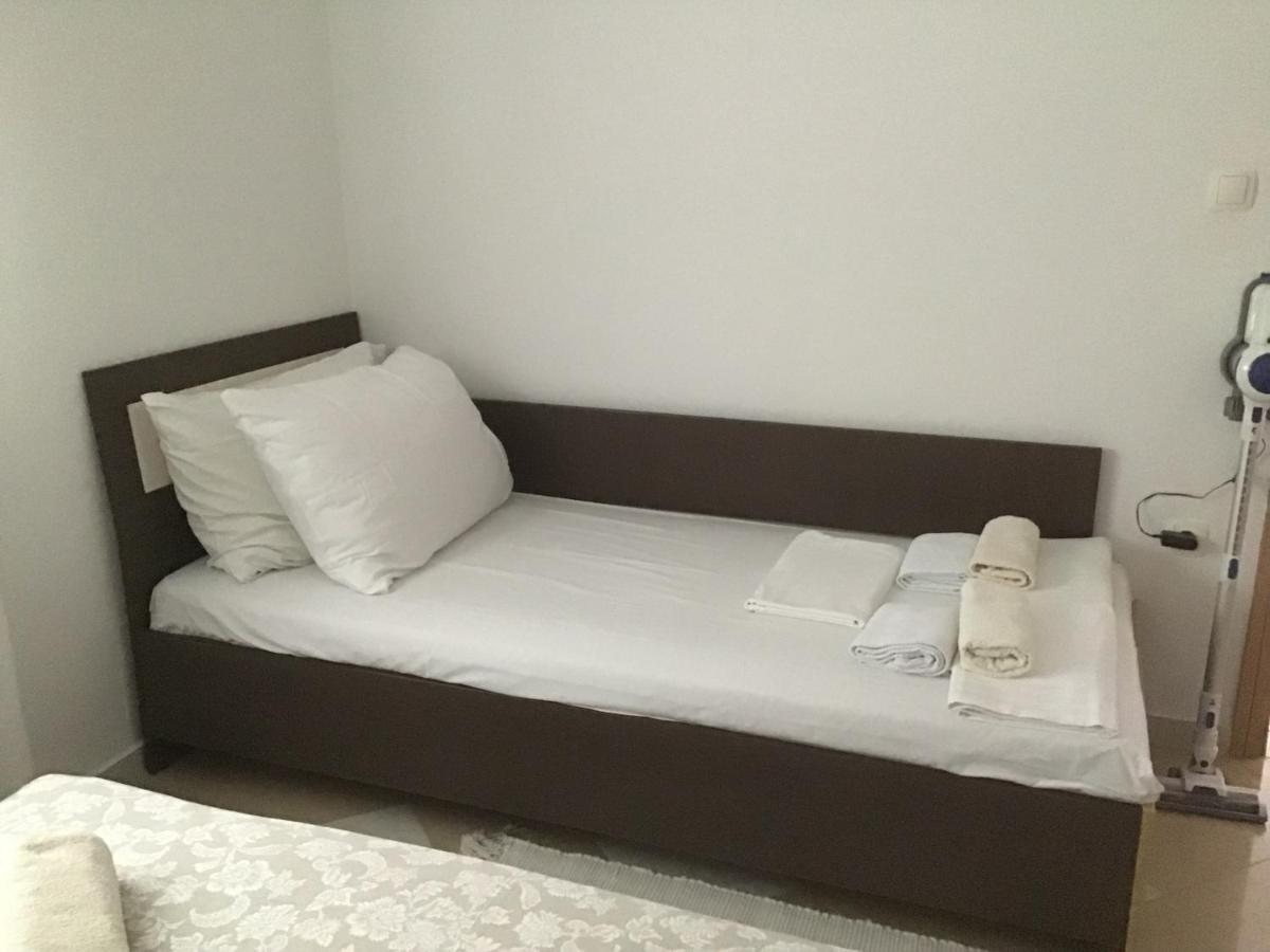 Apartmani Ruzmarin Vir Exteriör bild