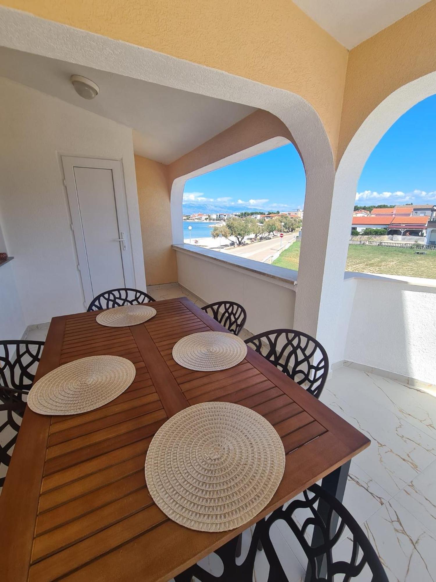 Apartmani Ruzmarin Vir Exteriör bild